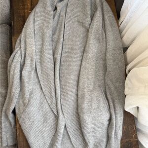 Quince Cashmere Soft Gray Knit Sweater